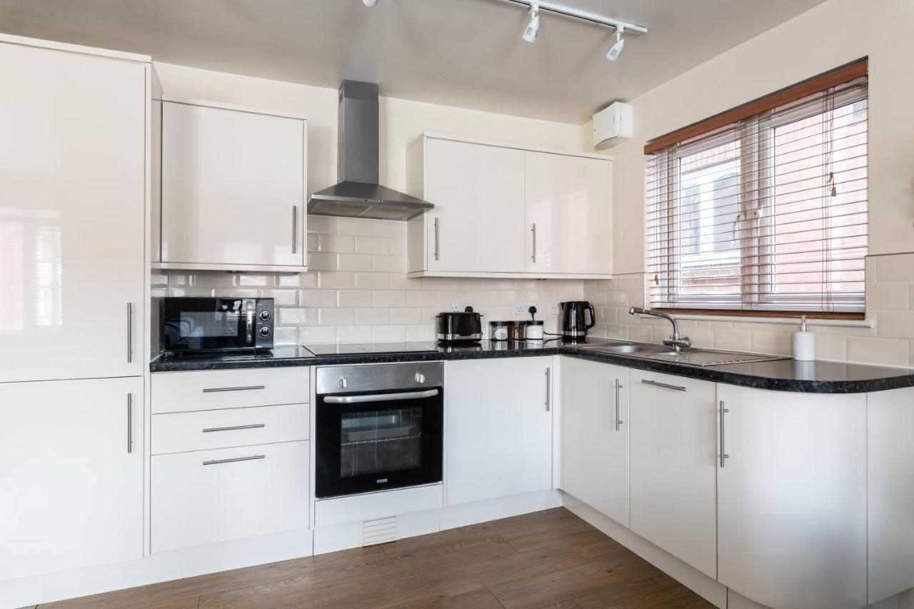 Bright 2Br Apartment - 2 Free Parking Spaces - Near Lgw Airport Crawley  Exterior foto