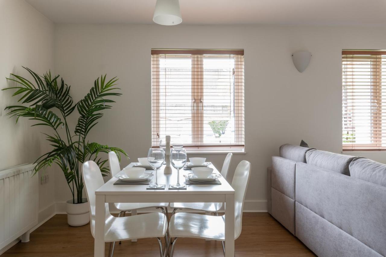 Bright 2Br Apartment - 2 Free Parking Spaces - Near Lgw Airport Crawley  Exterior foto